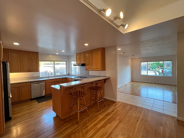 310 Alma Ln — Photo 13