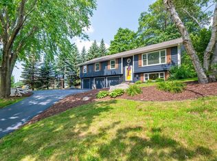 1036 Sunny Ridge Dr, Carver, MN 55315