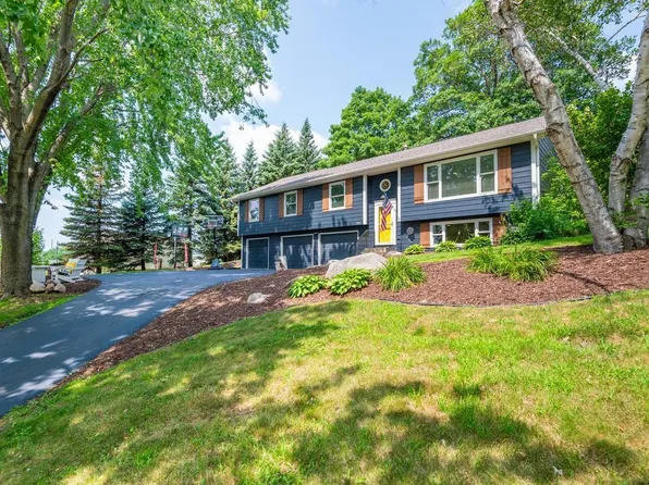 1036 Sunny Ridge Dr, Carver, MN 55315