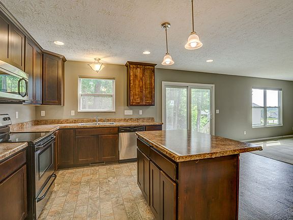 3rd image of 8042 Victory Garden Ln