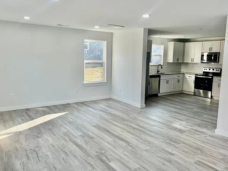 1601 4th Street Dr NE — Photo 4