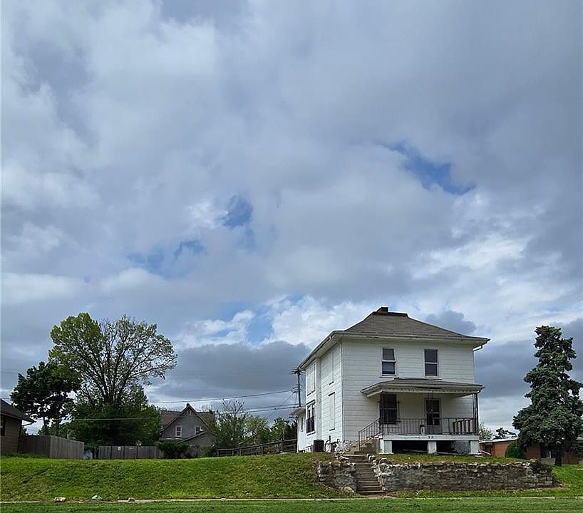 1st image of 2022 Van Brunt Blvd