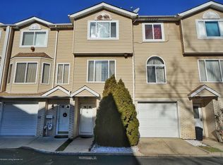 25 Gil Ct, Staten Island, NY 10312