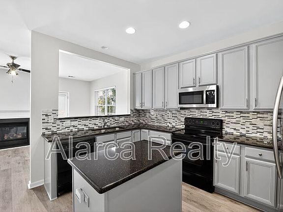 3rd image of 9520 Kings Parade Blvd