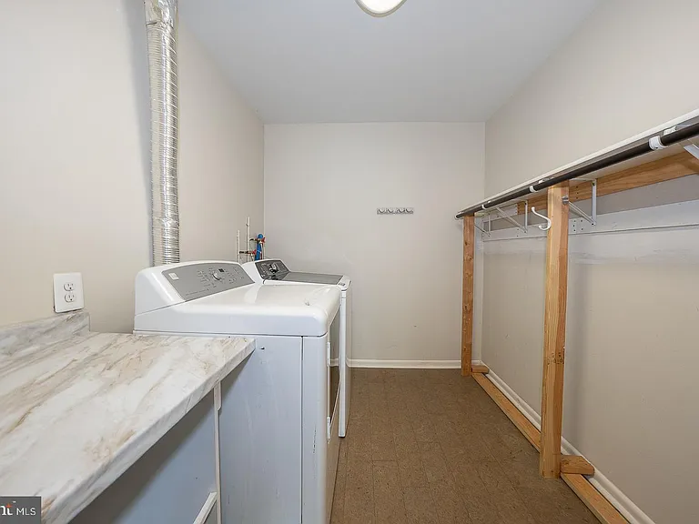 1640 Oakwood Dr #W-216 — Photo 38