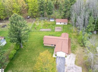 5121 Bunker Hill Rd, Williamsburg, MI 49690