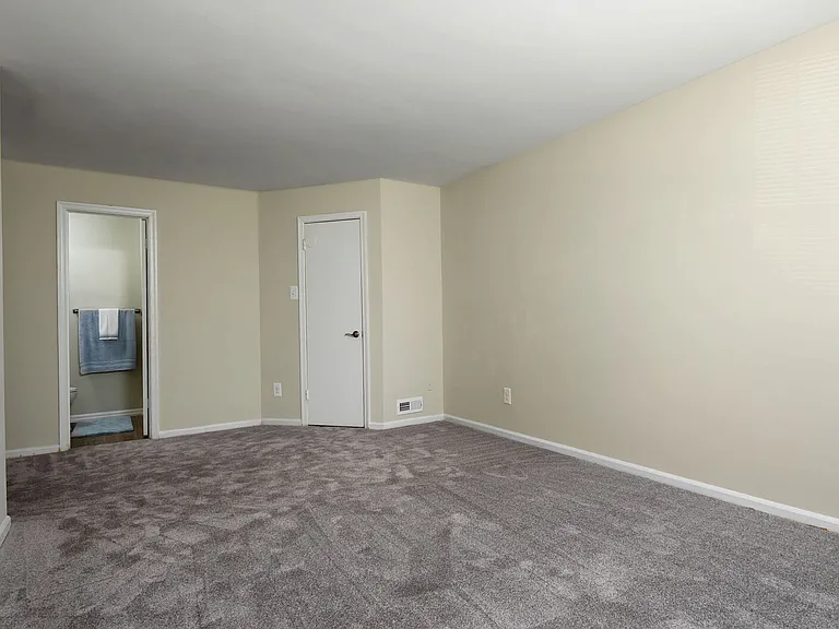 Sophias Place West — Photo 20