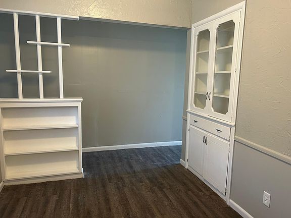 3rd image of 801 SW 51st St