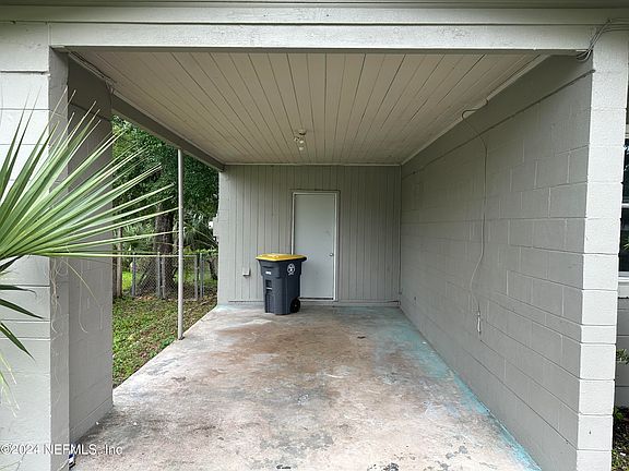 3rd image of 2713 HIRSCH Avenue