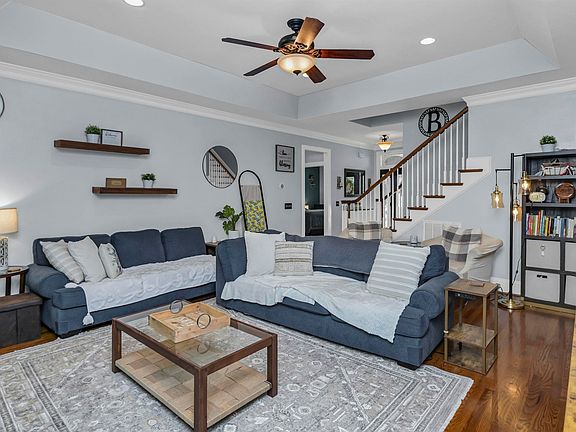 3rd image of 204 Shoal Creek Cir