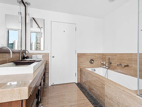 5th image of 250 E 53rd St APT 2901