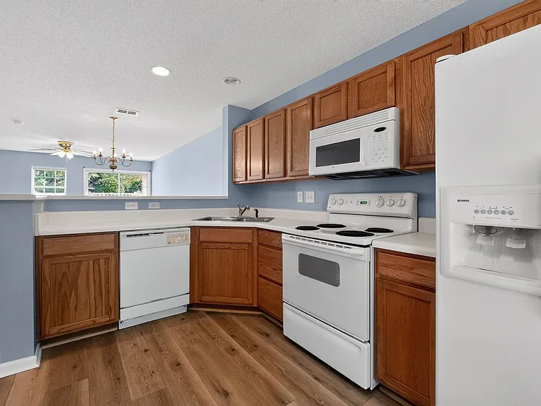 204 Butler Pl — Photo 7