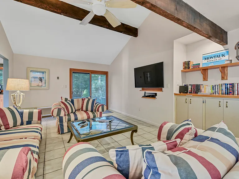 46 Dogwood St — Photo 4