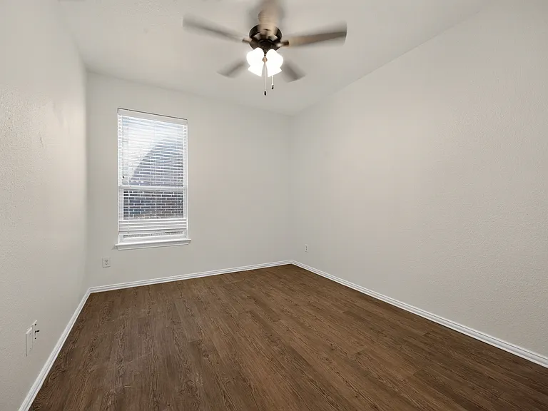 1521 Stanford Dr — Photo 17