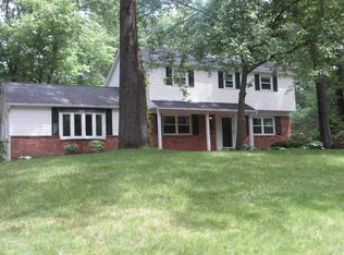 5 Sevilla Dr, Clifton Park, NY 12065