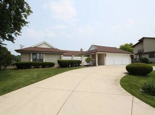 9698 Reding Cir, Des Plaines, IL 60016