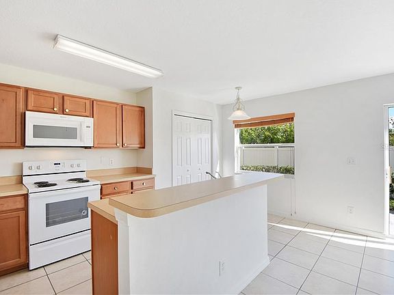 2nd image of 620 Cresting Oak Cir #31