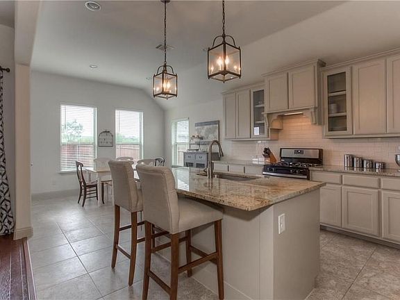 3rd image of 118 Parkview Dr