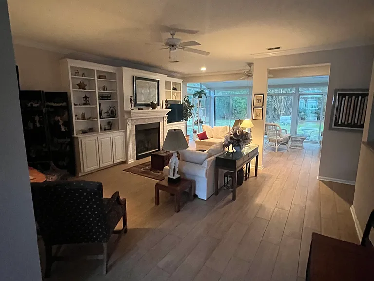 93 Coburn Dr W — Photo 5