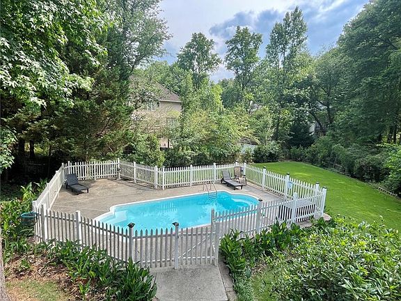 2nd image of 3120 Saint Andrews Cir