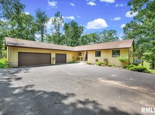 296 Longshore Ct, Dahinda, IL 61428