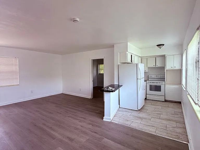 17031 NE 21st Ave — Photo 10