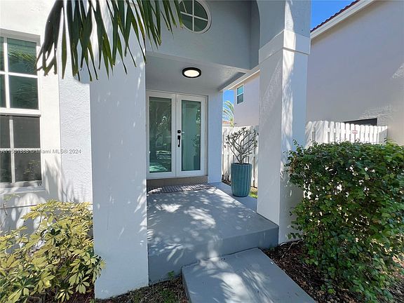 5th image of 1042 NW 125th Ave