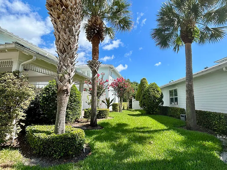 1039 Tiki Dr — Photo 13
