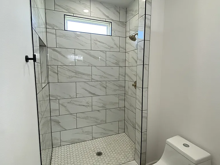 622 W Florence St — Photo 18