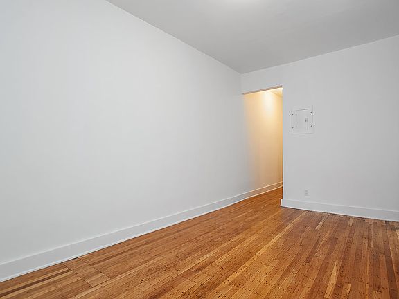 5th image of 372 Saint Johns Pl APT 22