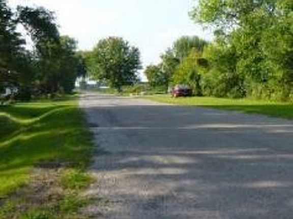 Exterior Neighborhood (street photo)