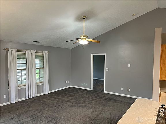 5th image of 102 Burgundy Dr