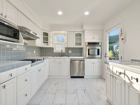 4th image of 431 Monaco Ave