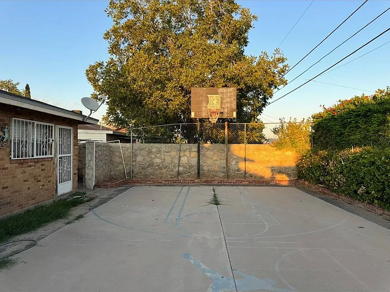 8208 Dempsey Ave — Photo 2