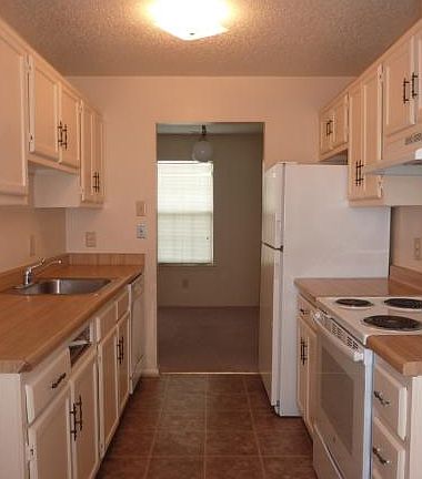 4th image of 3624 Sylvan Ln