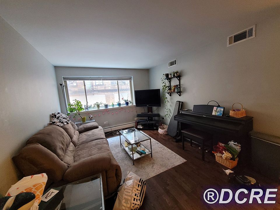 1st image of 2827 N Cambridge Ave APT 203