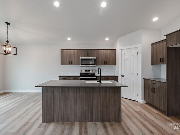 3rd image of 9053 W Violet St
