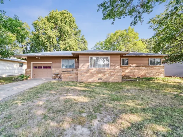 1221 SE Graham Ct, Pryor, OK 74361