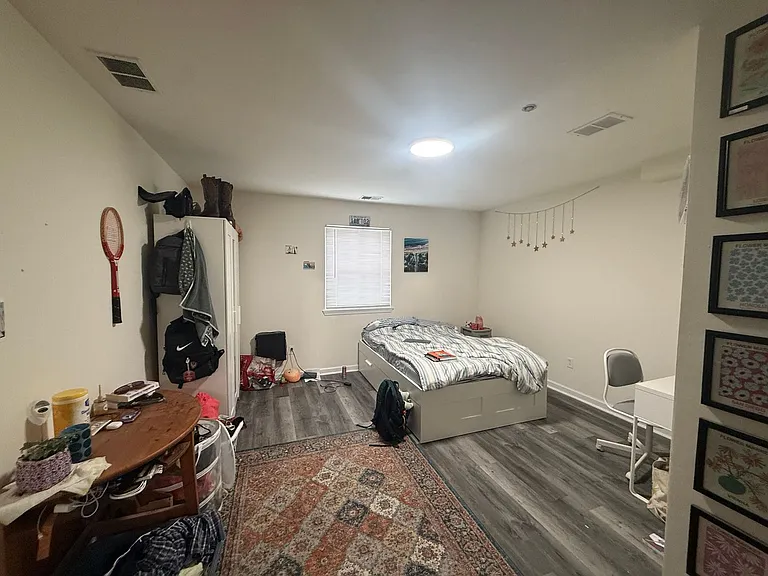 Newly Renovated Temple Apartment — Photo 13