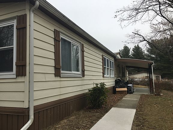 3rd image of 37 Hickory Hills Dr