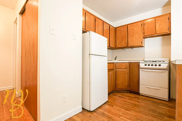 Rented by New York Dwellings LLC | media 22