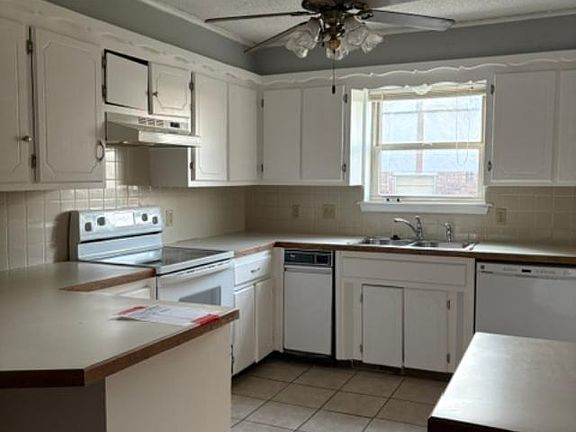 4th image of 127 Meadowview St