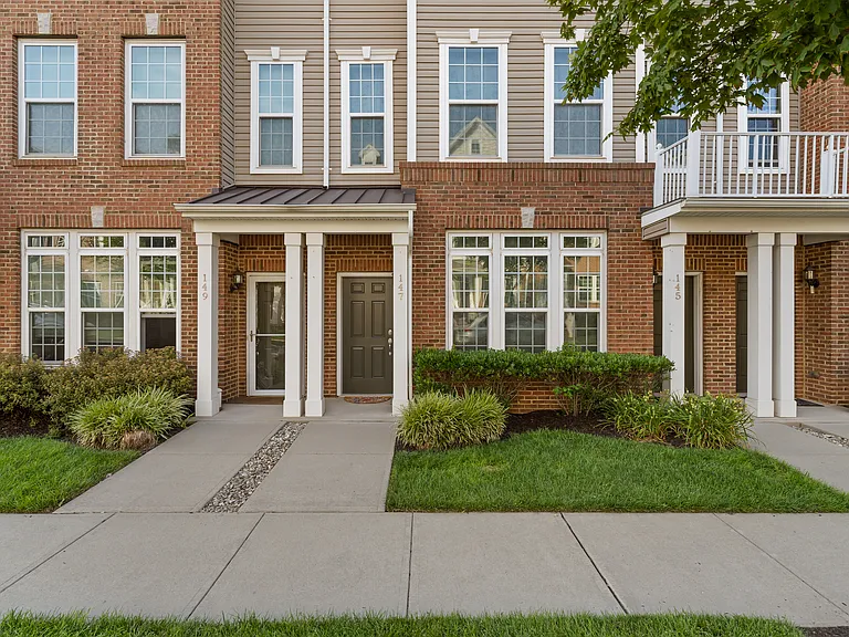 147 Wesmont Dr — Photo 2