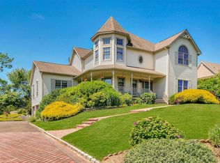 40 Grasslands Cir, Mount Sinai, NY 11766