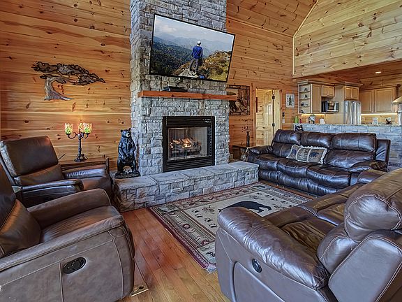 2nd image of 2422 Majestic View Way