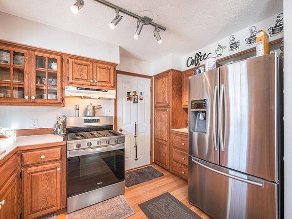 5th image of 103 E Interlaken Rd