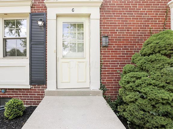 2nd image of 1775 Northwest Ct #G
