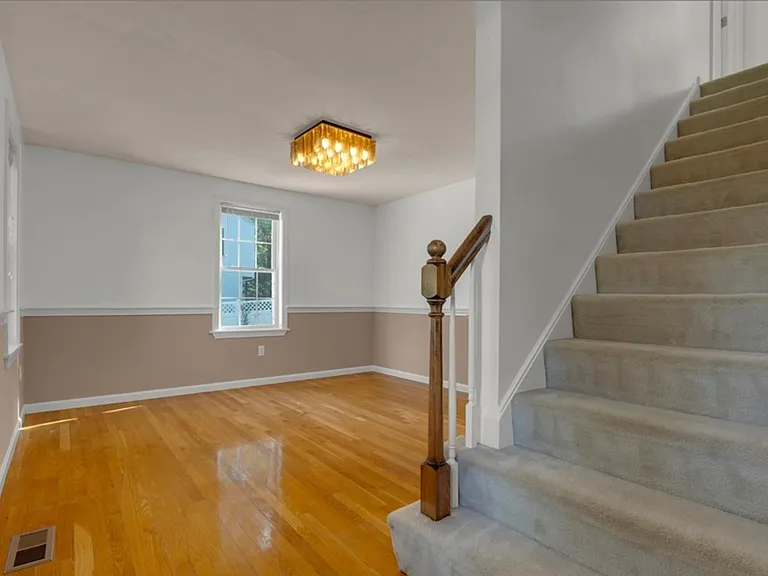 577 Winter St — Photo 15