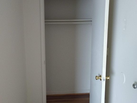 4th image of 225 Chalmers Ct #2A