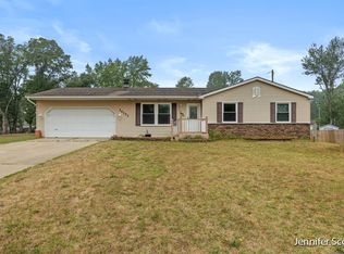 34121 Vauxhill Dr, Paw Paw, MI 49079
